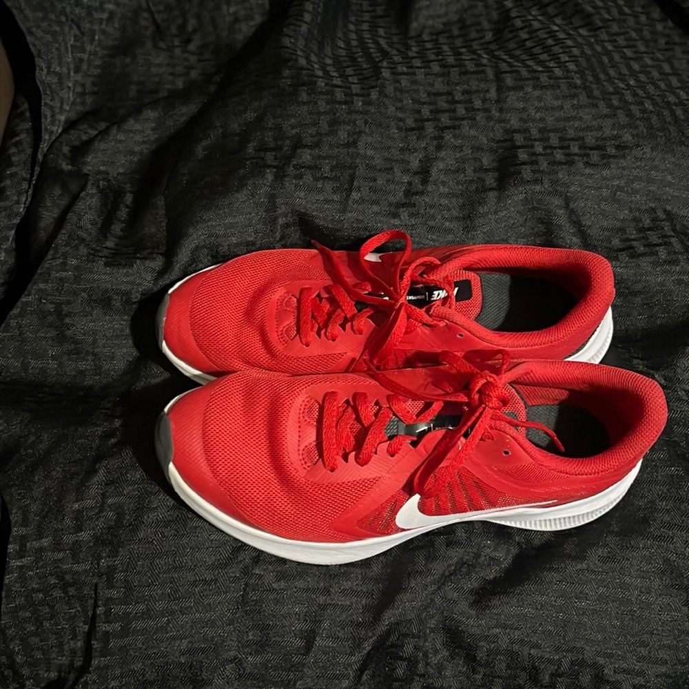 NEW Nike RED Running downshifter 6.5Y NEW BNWOB never worn - Picture 2 of 10